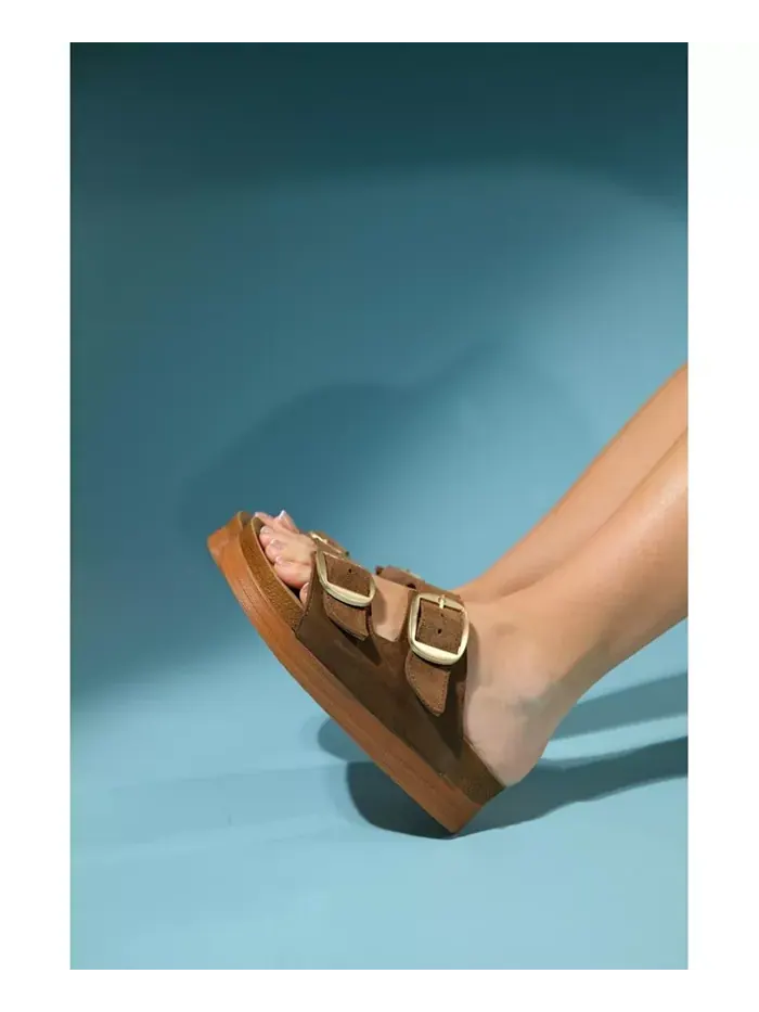 Сандалии женские Harbor из замши и кожи на двух ремешках Forever & Always Shoes — изображение 6 из 6, коньячный коричневый