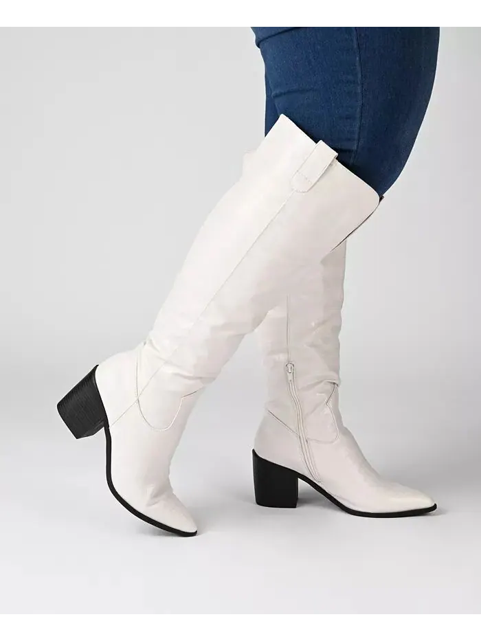 Женские сапоги Therese Extra Wide Calf на блочном каблуке до колена Journee Collection — изображение 6 из 6, кость
