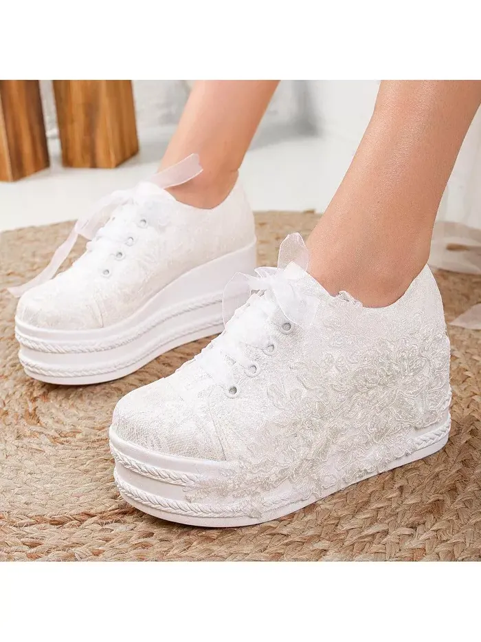 Кроссовки свадебные на платформе Claudine с кружевом Forever & Always Shoes — изображение 3 из 5, слоновая кость