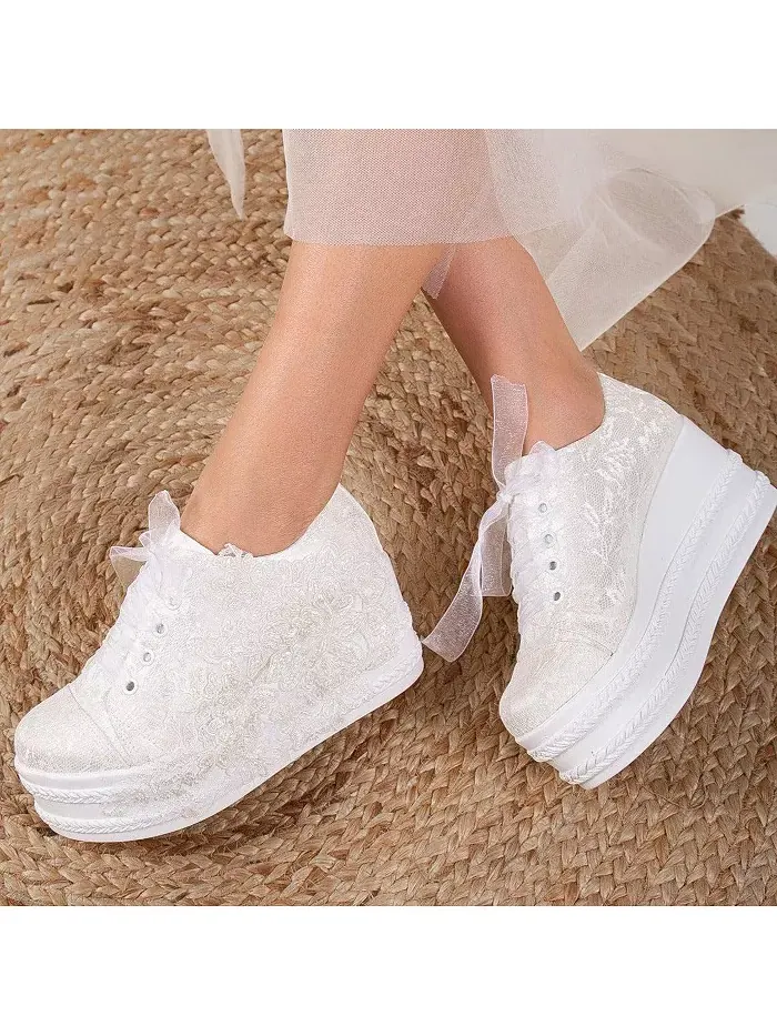 Кроссовки свадебные на платформе Claudine с кружевом Forever & Always Shoes — изображение 4 из 5, слоновая кость