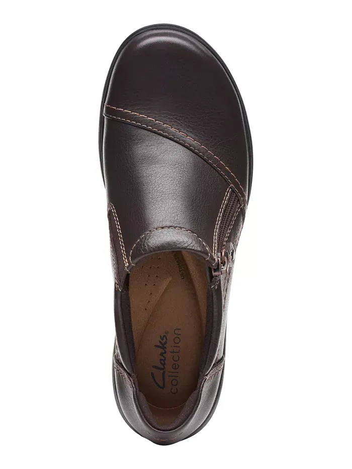Туфли женские Clarks Carleigh Ray с круглым носком и боковой молнией — изображение 4 из 5, коричневый