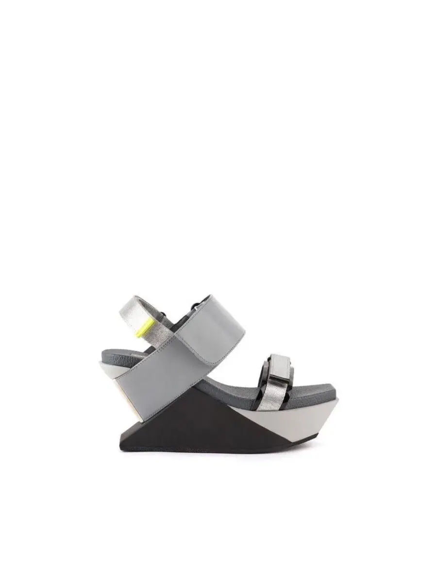 Босоножки на танкетке Delta Run Wedge United Nude — изображение 3 из 6, сталь