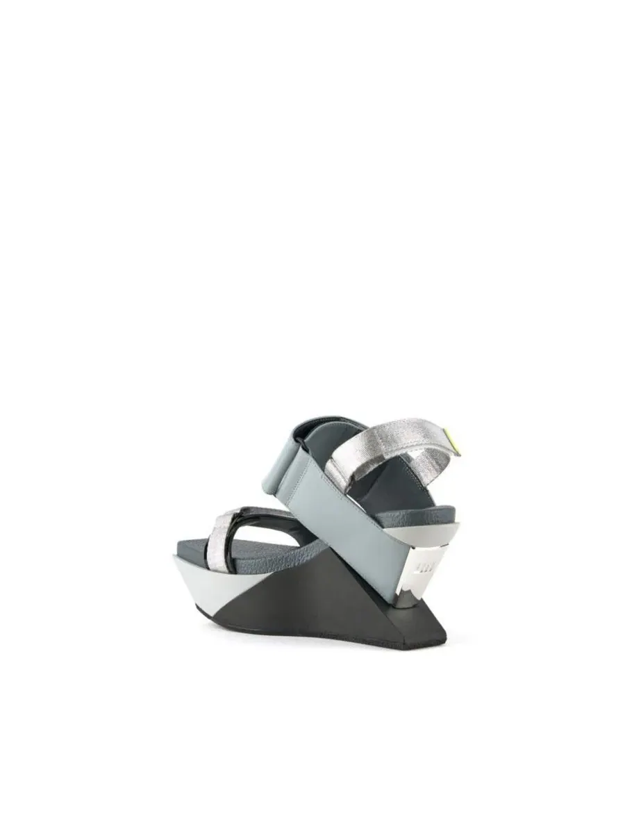 Босоножки на танкетке Delta Run Wedge United Nude — изображение 4 из 6, сталь