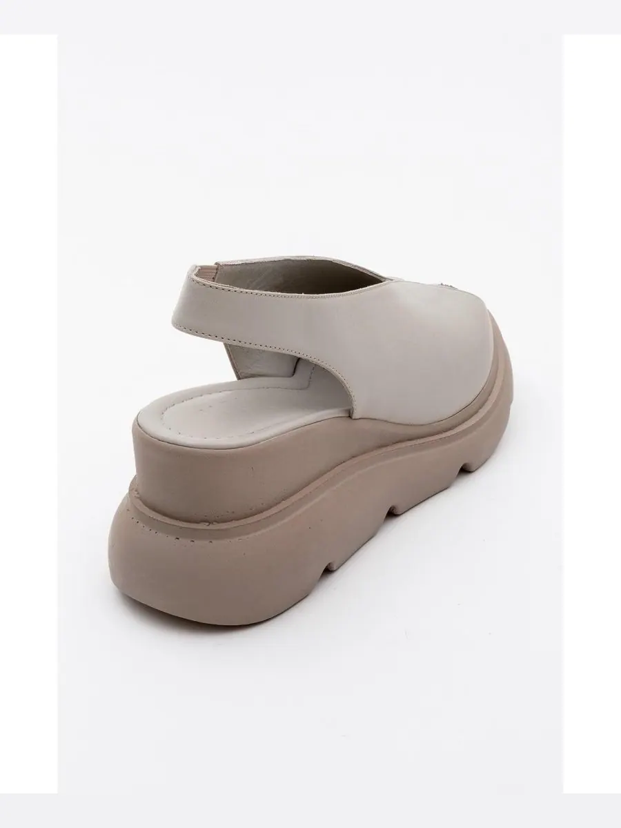 Кожаные сандалии на платформе Sam (женские) Forever & Always Shoes — изображение 4 из 5, бежевый