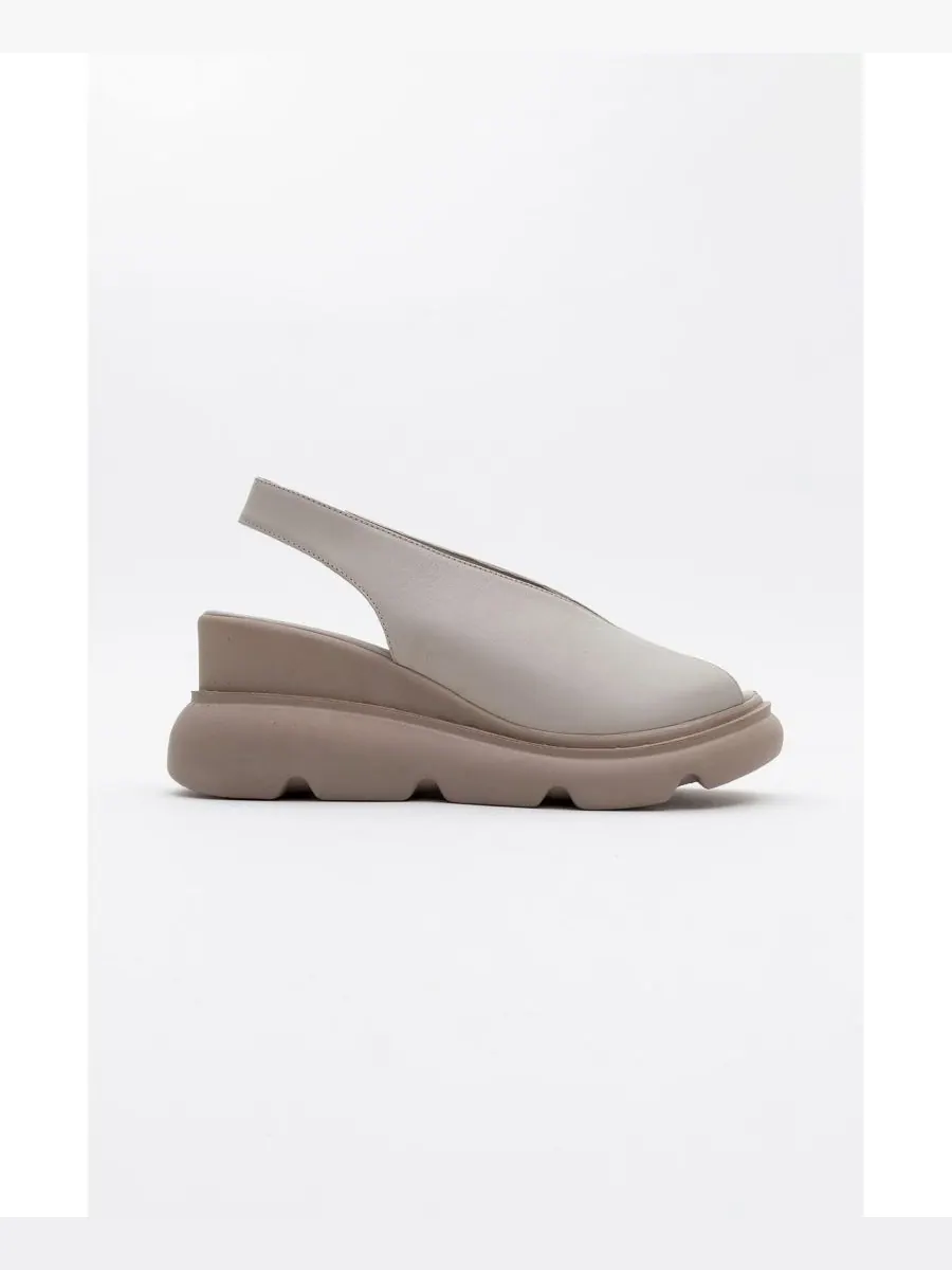 Кожаные сандалии на платформе Sam (женские) Forever & Always Shoes — изображение 5 из 5, бежевый