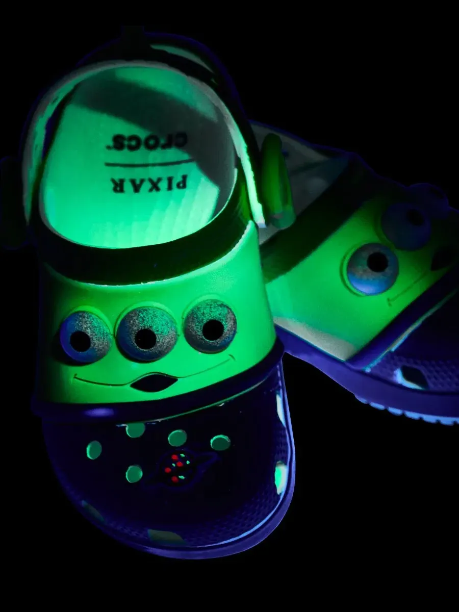 Клоги Classic с дизайном из Истории игрушек Crocs — изображение 6 из 8, зеленый синий