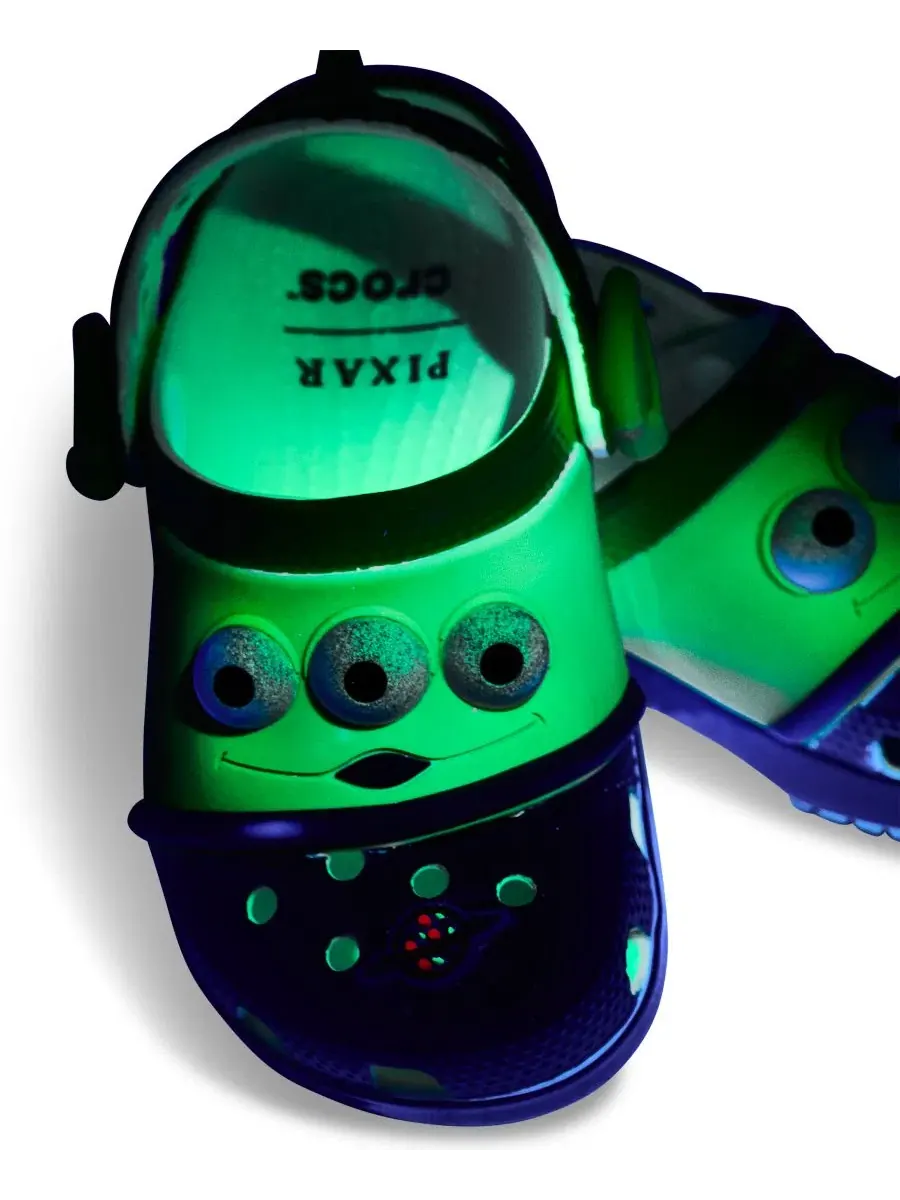 Клоги Classic с дизайном из Истории игрушек Crocs — изображение 8 из 8, зеленый синий