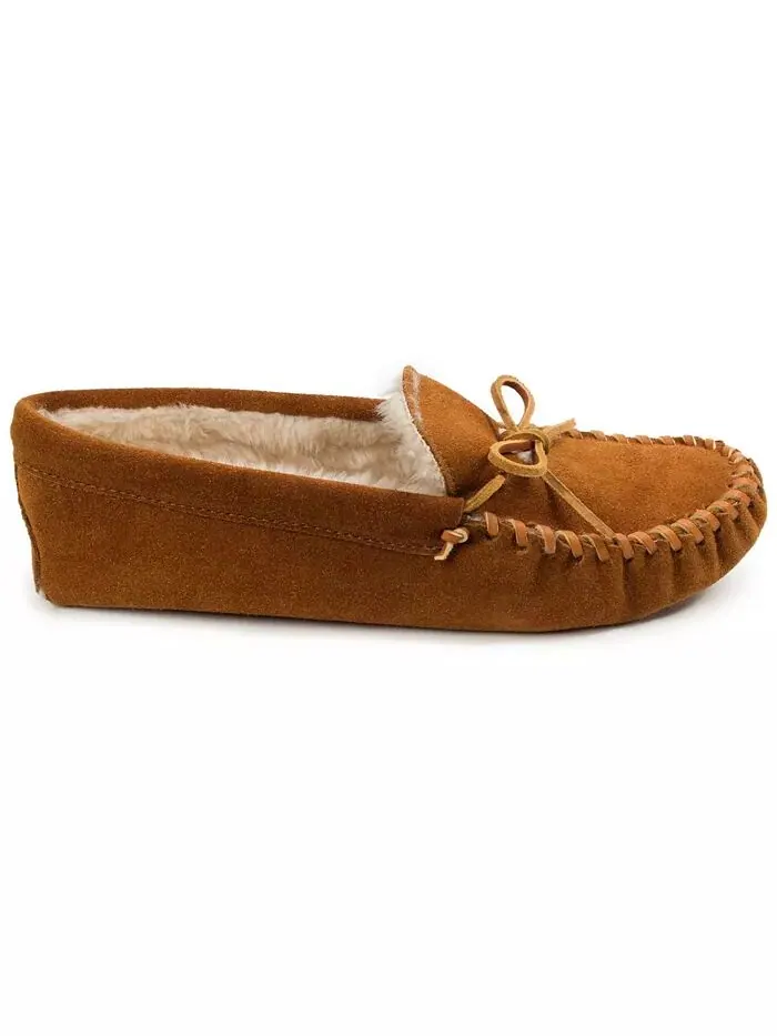 Мужские тапочки с ворсовой подкладкой и мягкой подошвой Minnetonka — изображение 2 из 3, коричневый