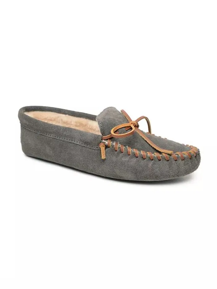 Мужские тапочки с ворсовой подкладкой и мягкой подошвой Minnetonka — изображение 1 из 4, серый
