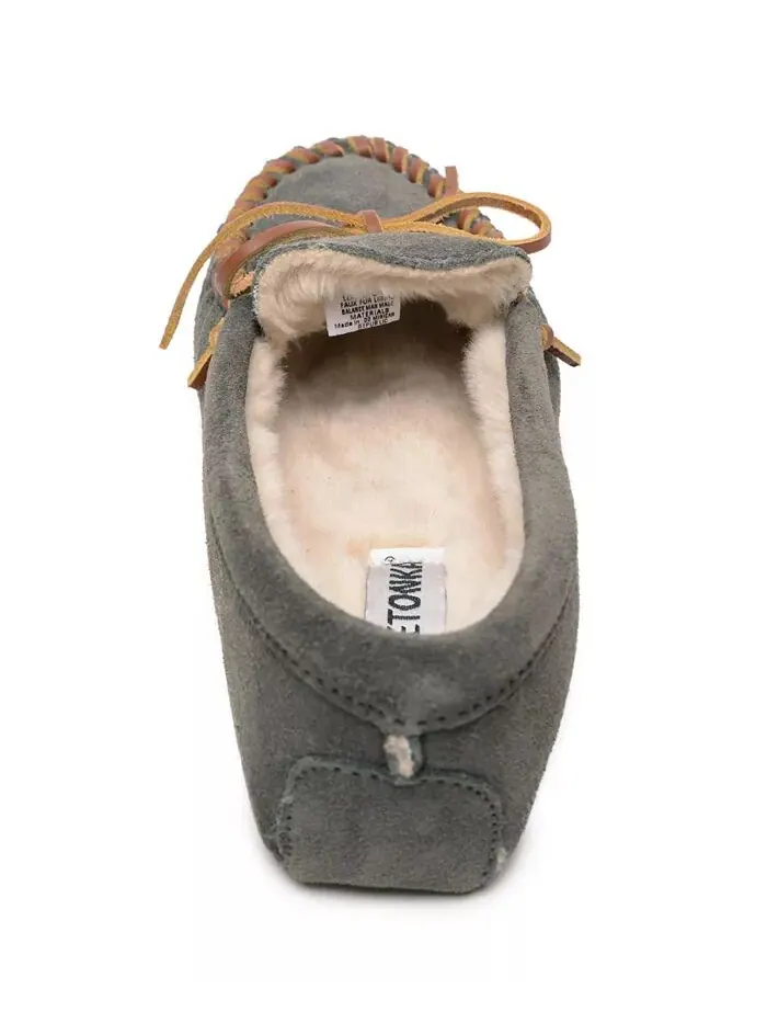 Мужские тапочки с ворсовой подкладкой и мягкой подошвой Minnetonka — изображение 4 из 4, серый