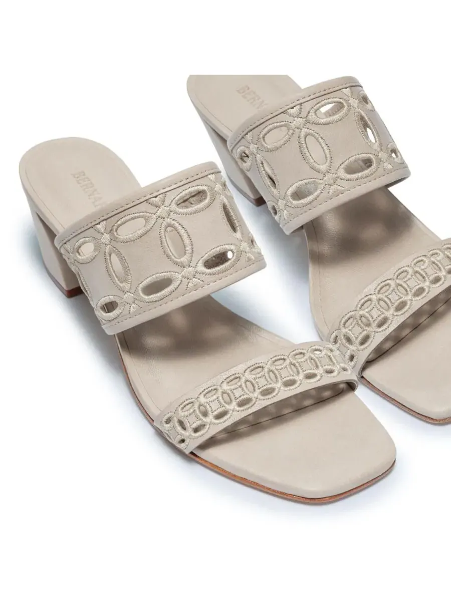 Женские сандалии Gemma на среднем каблуке Bernardo Footwear — изображение 4 из 5, глина