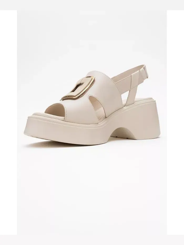 Платформенные сандалии Lucia с кожаной пряжкой (женские) Forever & Always Shoes — изображение 4 из 6, бежевый/бежевый
