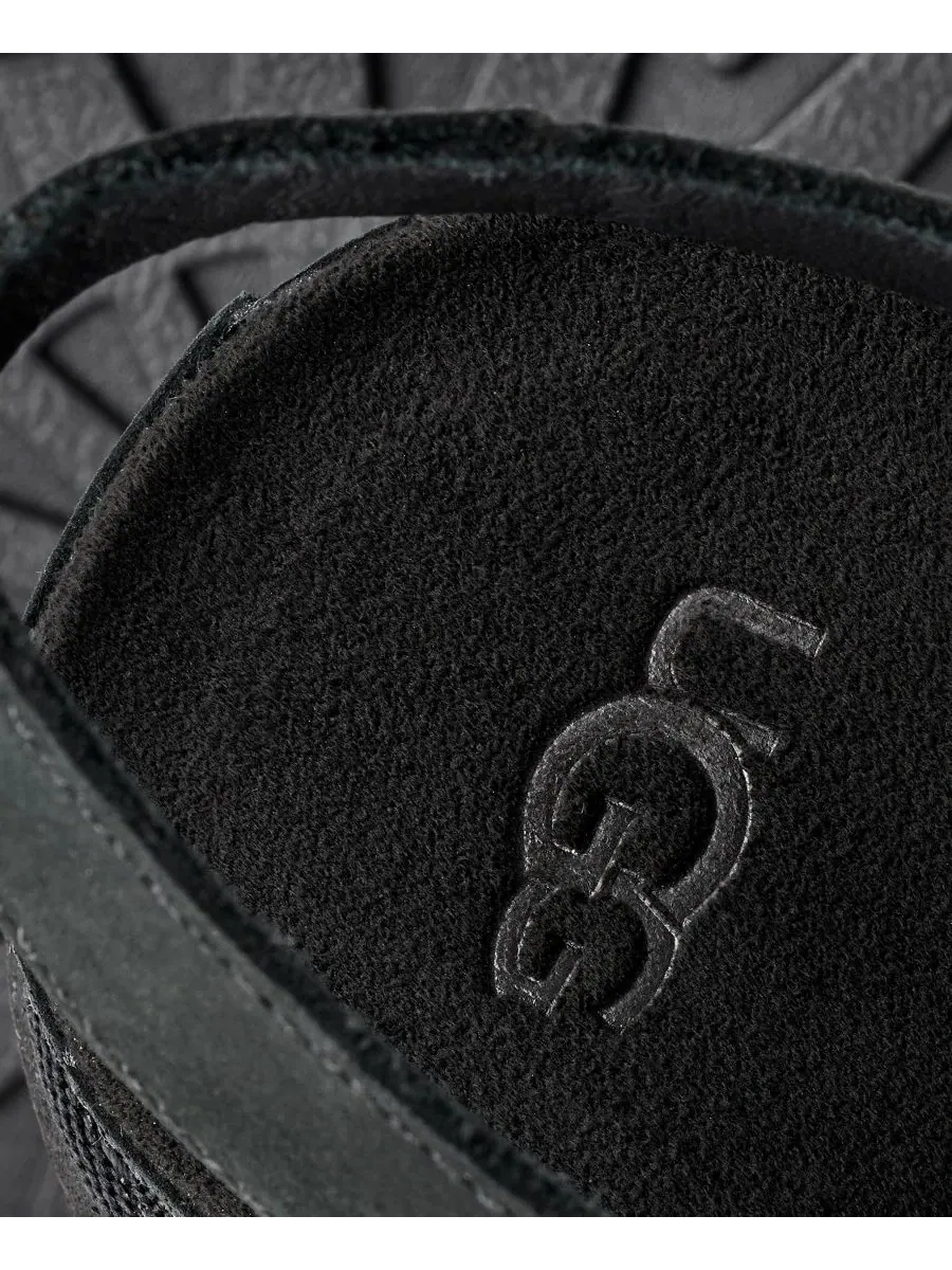 Женские сандалии GoldenGaze с открытым носком и плоской подошвой UGG — изображение 7 из 8, черный