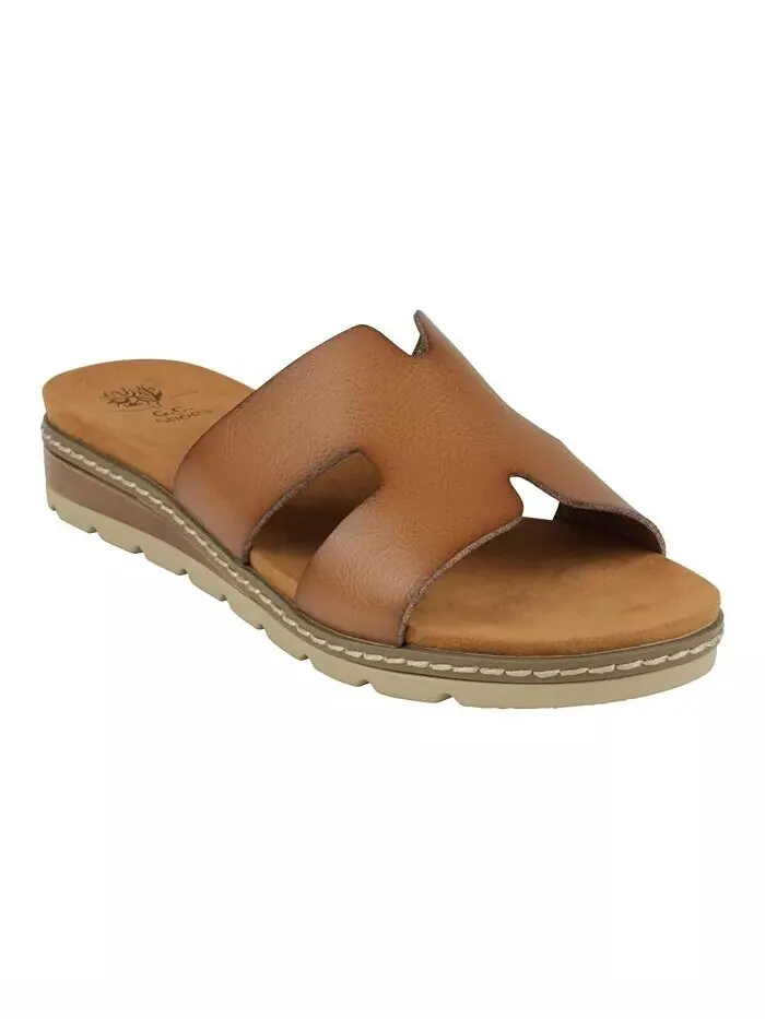 Женские шлепанцы на плоской подошве Nellie с вырезами GC Shoes