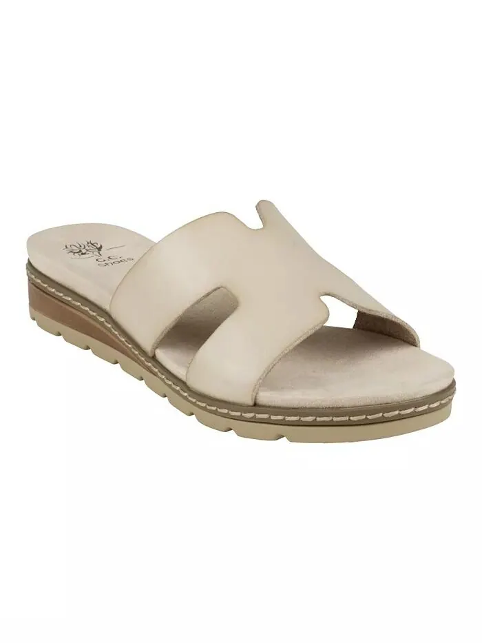 Женские шлепанцы на плоской подошве Nellie с вырезами GC Shoes