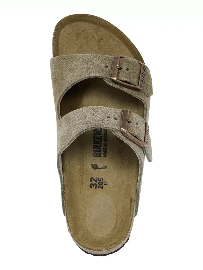 Сандалии из замши и кожи Arizona для малышей от Finish Line Birkenstock — изображение 5 из 6, тауп