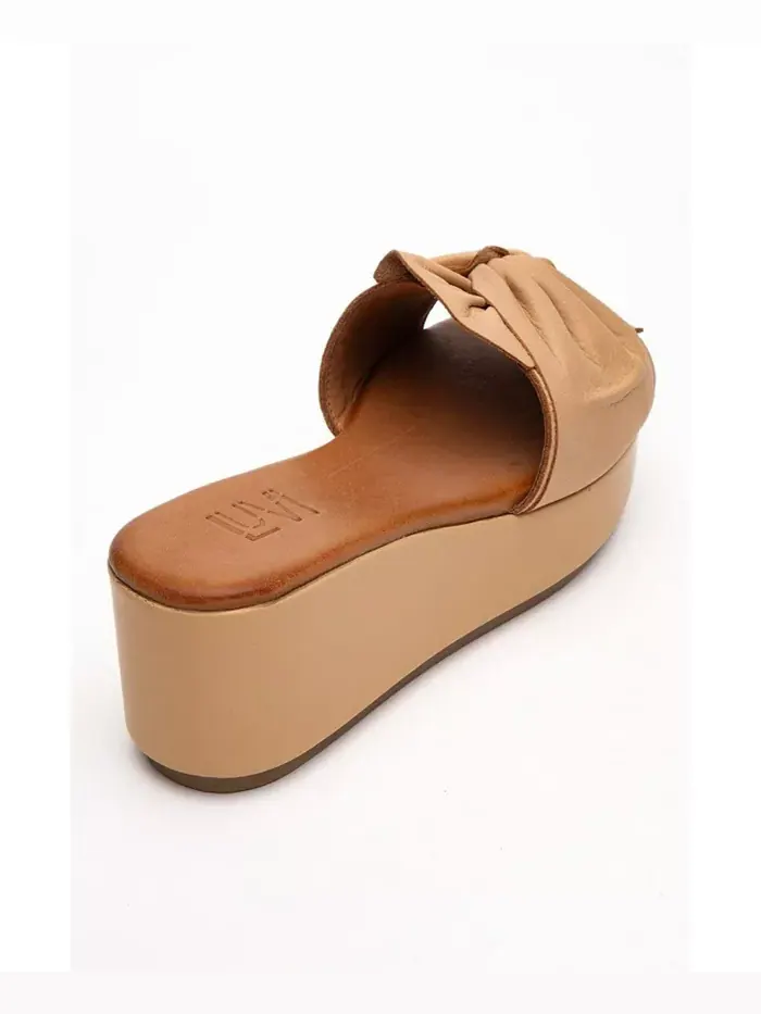 Сандалии из кожи на танкетке Syndra Bow (женские) Forever & Always Shoes — изображение 4 из 6, бежевый/бежевый
