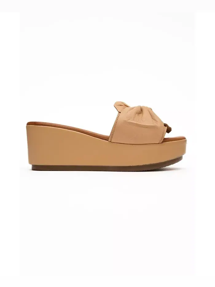 Сандалии из кожи на танкетке Syndra Bow (женские) Forever & Always Shoes — изображение 6 из 6, бежевый/бежевый