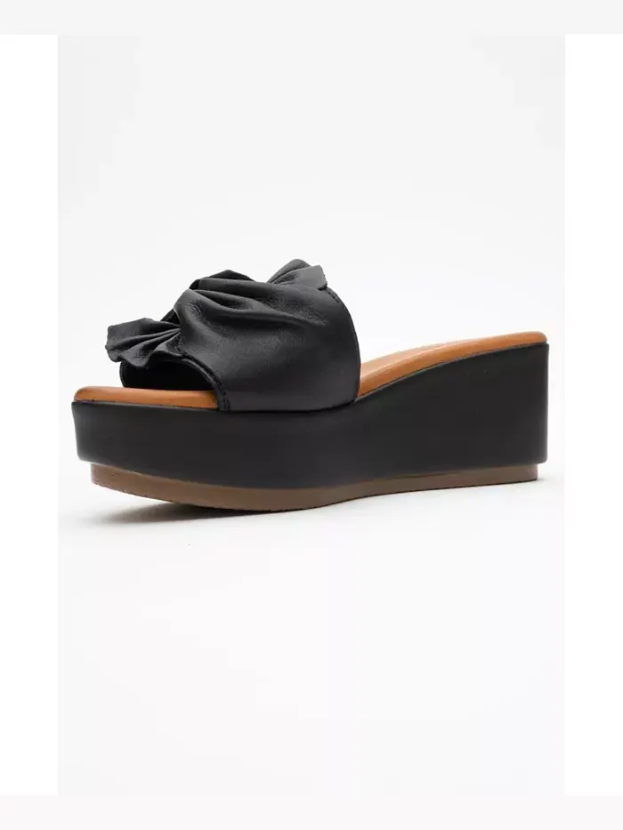 Сандалии из кожи на танкетке Syndra Bow (женские) Forever & Always Shoes — изображение 6 из 6, черный
