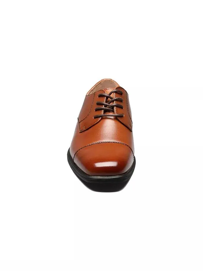 Маленькие мальчики показывают туфли-оксфорды Cap Toe Jr Florsheim — изображение 2 из 7, коричневый