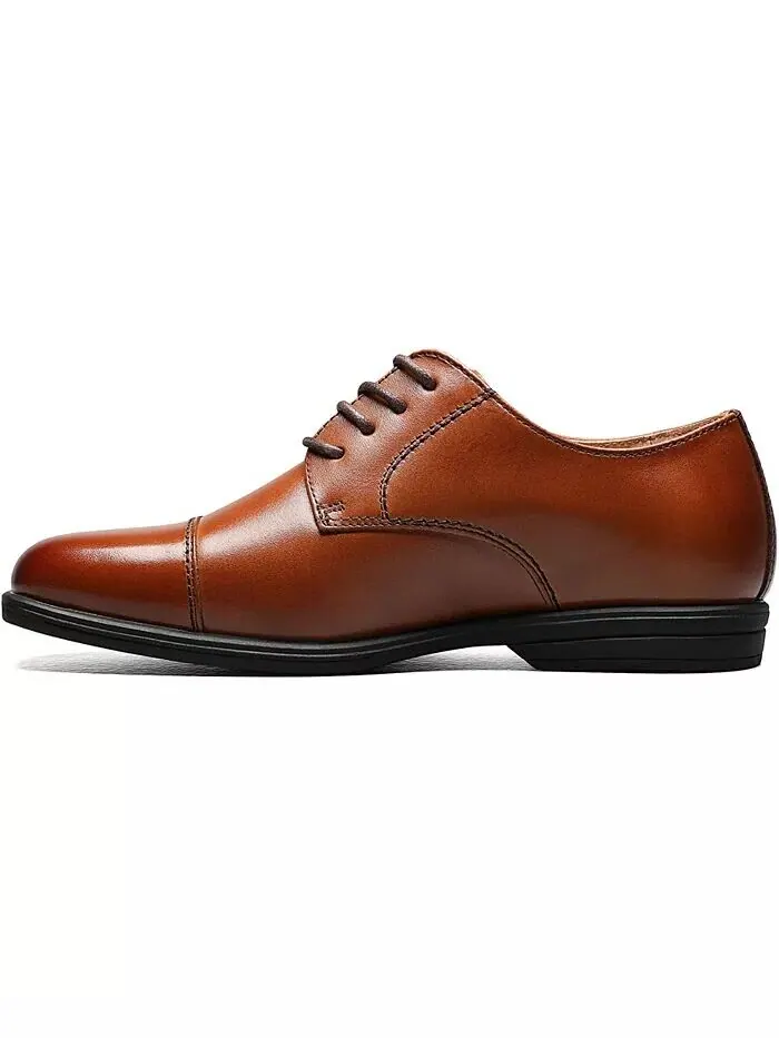 Маленькие мальчики показывают туфли-оксфорды Cap Toe Jr Florsheim — изображение 5 из 7, коричневый
