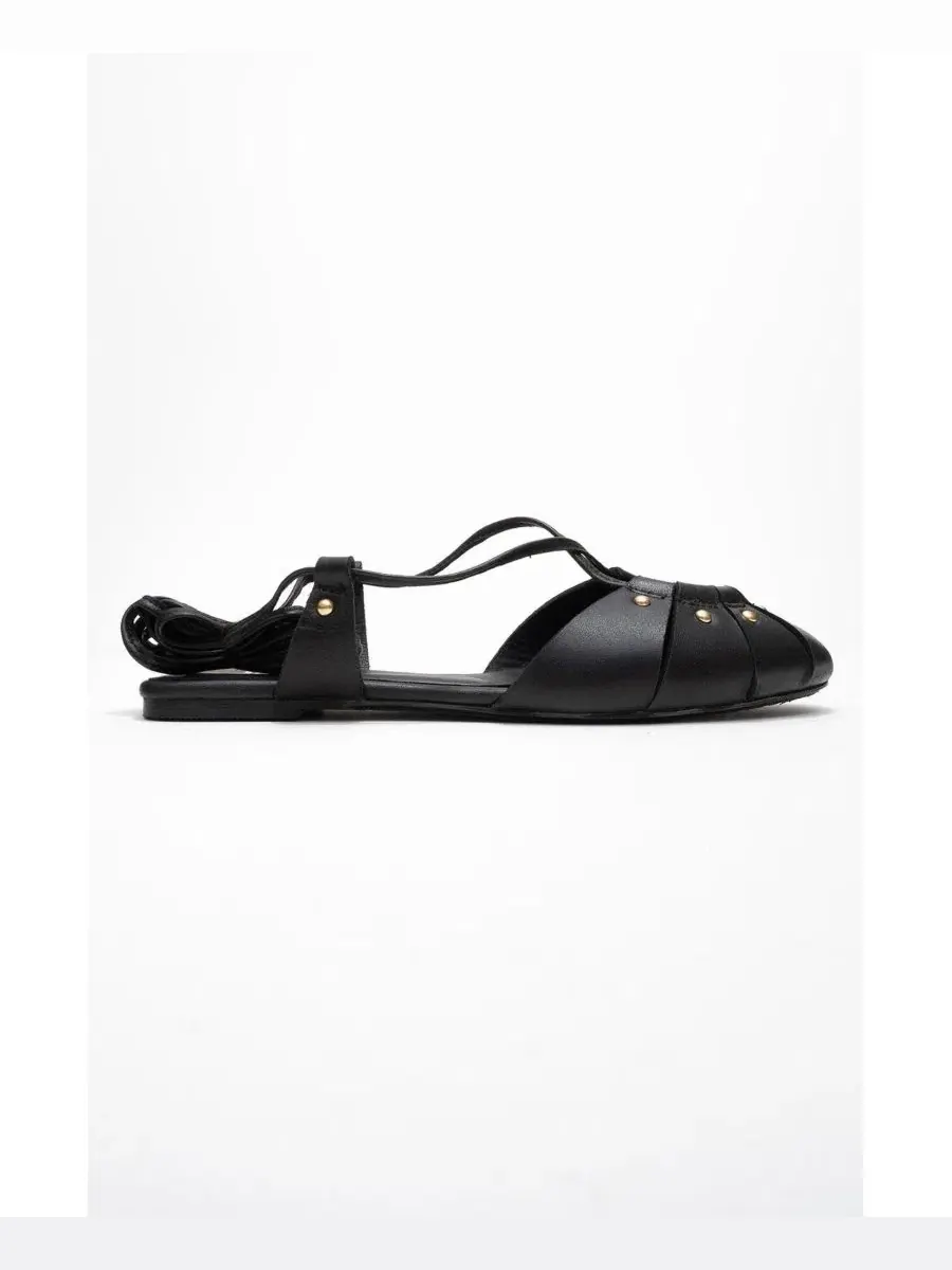 Сандалии из натуральной кожи на шнуровке с металлическими акцентами Forever & Always Shoes — изображение 2 из 5, черный