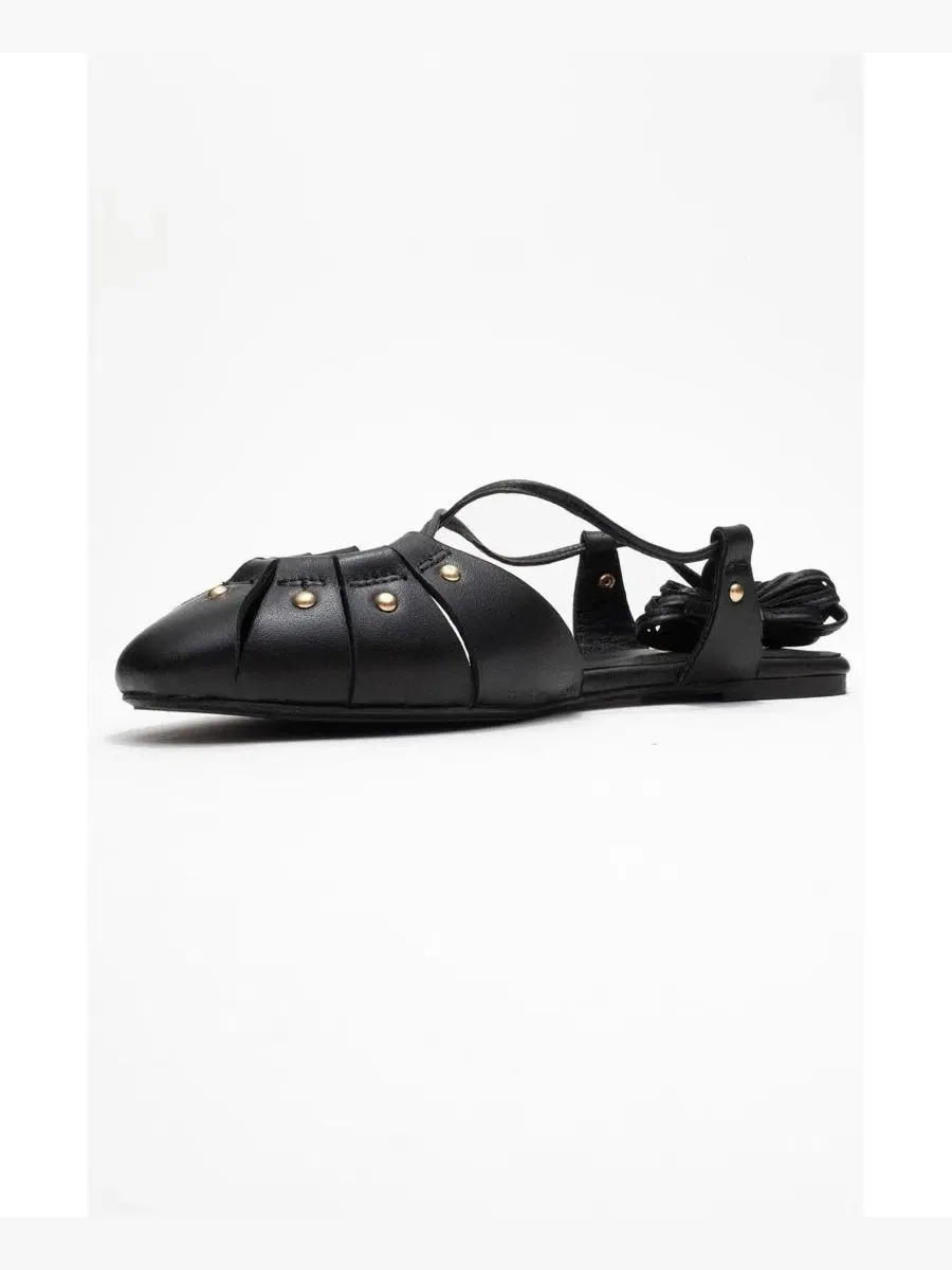 Сандалии из натуральной кожи на шнуровке с металлическими акцентами Forever & Always Shoes — изображение 3 из 5, черный
