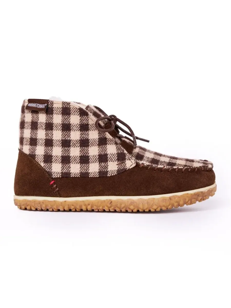 Уютные слипперы-ботинки Torrey с шнуровкой Minnetonka — изображение 4 из 6, коричневый