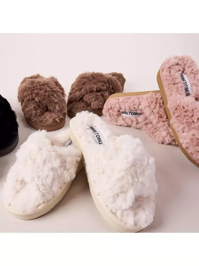 Женские тапочки с перекрестными ремешками из искусственного меха Teddy Minnetonka — изображение 3 из 6, бежевый/бежевый