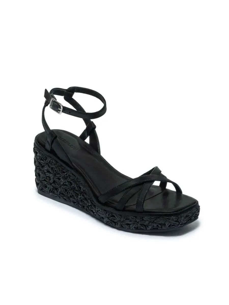 Женские сандалии на танкетке Cairo Bernardo Footwear — изображение 1 из 4, черный