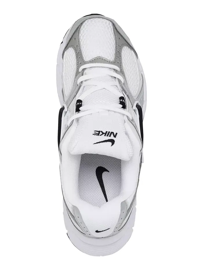 Женские повседневные кроссовки V5 RNR от Finish Line Nike — изображение 5 из 6, белый черный