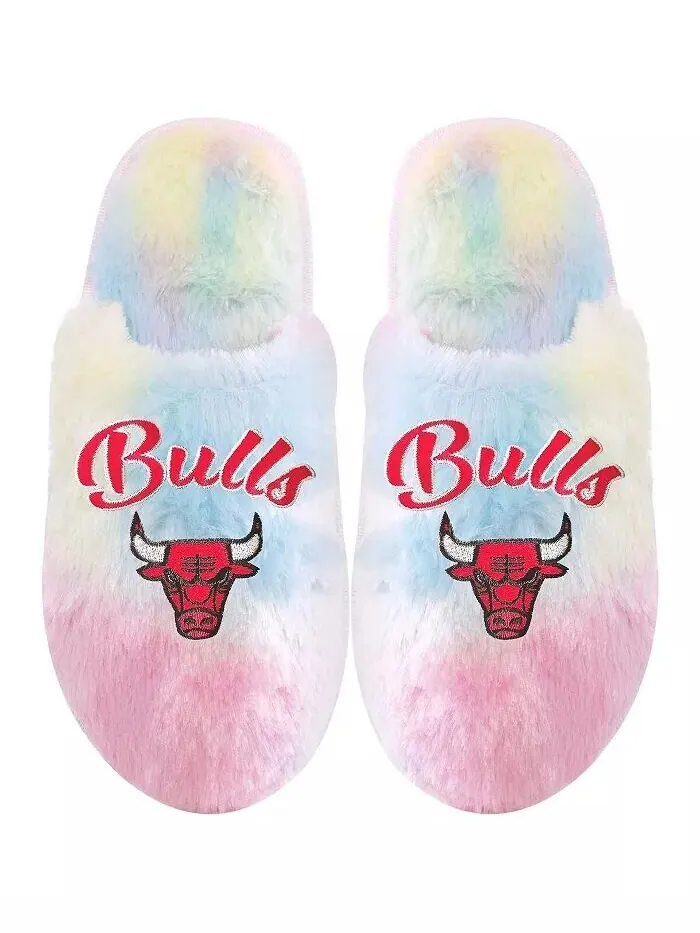 Тапочки для мальчиков и девочек Chicago Bulls Rainbow Script FOCO — изображение 1 из 1