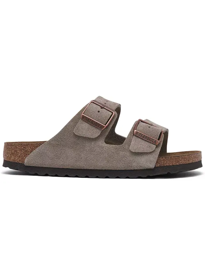Женские сандалии Arizona Soft Footbed из замши и кожи от Finish Line Birkenstock — изображение 2 из 6, бежевый