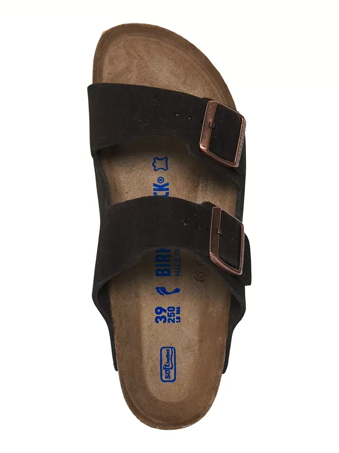 Женские сандалии Arizona Soft Footbed из замши и кожи от Finish Line Birkenstock — изображение 5 из 6, коричневый