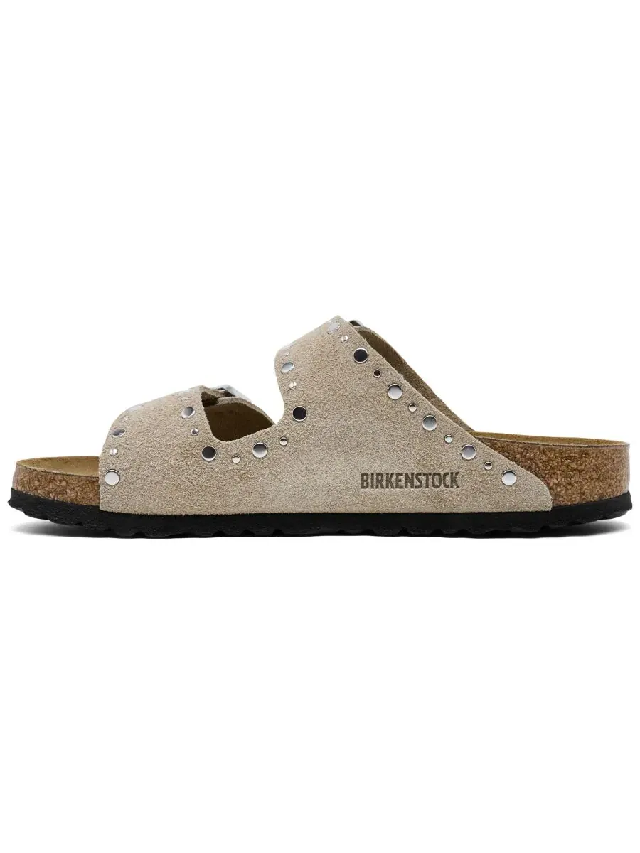 Сандалии из замши с заклепками Arizona Rivets Suede Leather Birkenstock — изображение 3 из 6, тауп