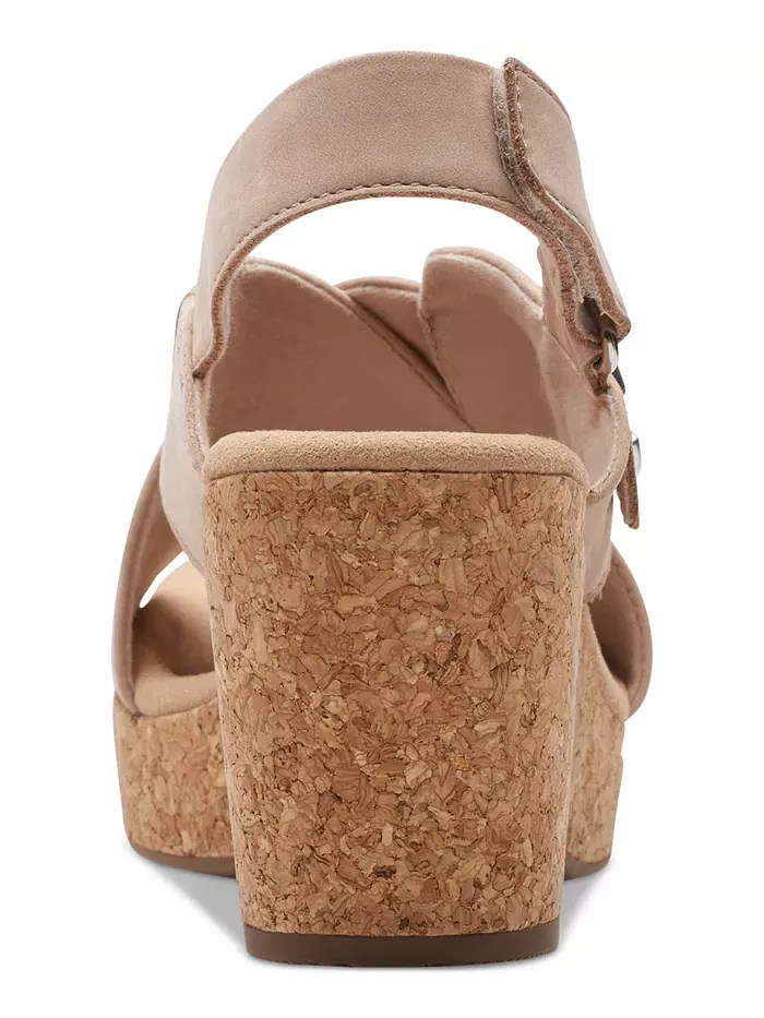 Сандалии женские Clarks Giselle Dove, на клиновидной подошве — изображение 3 из 10, песочный