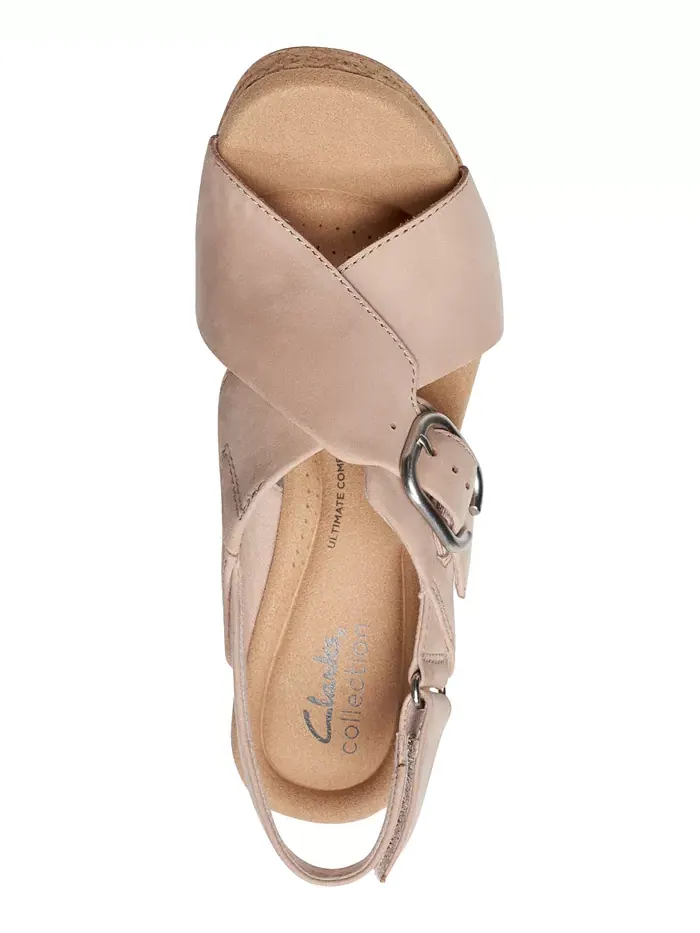 Сандалии женские Clarks Giselle Dove, на клиновидной подошве — изображение 4 из 10, песочный