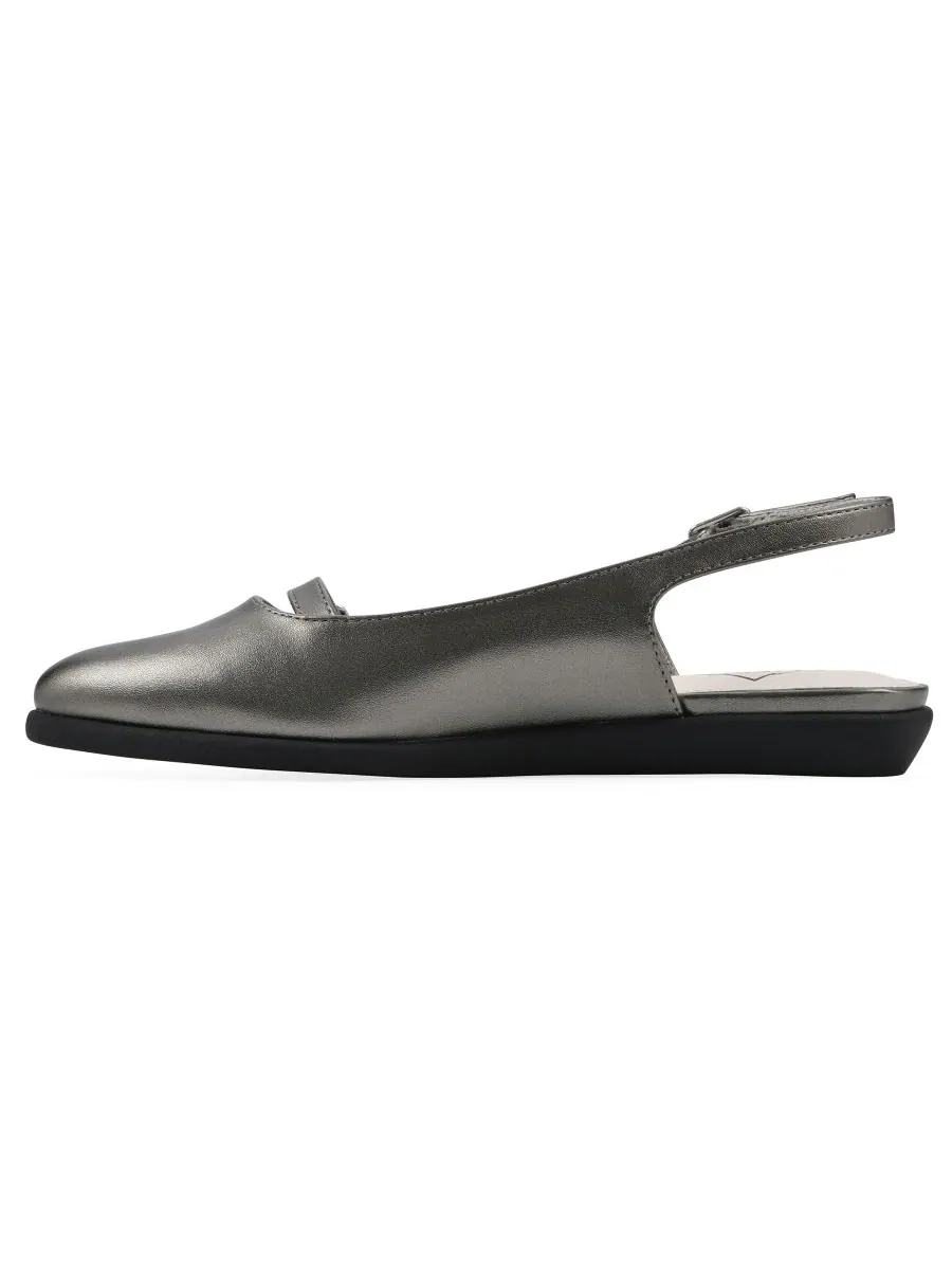 Женские балетки Miloni с открытой пяткой Cliffs by White Mountain, Pewter Metallic Smooth — изображение 6 из 6