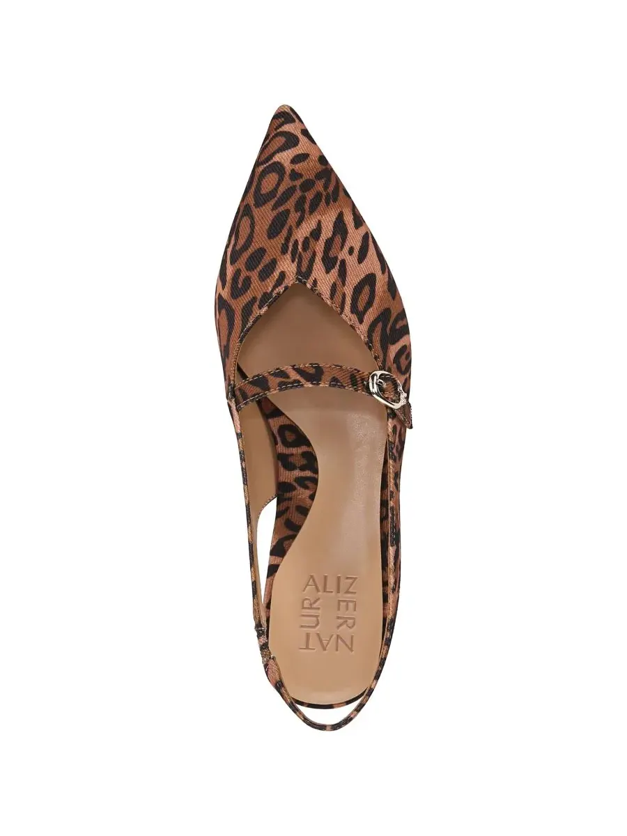 Туфли-лодочки Grayson Pointed Toe Kitten Heel Slingback Pumps Naturalizer, Cheetah Fabric — изображение 4 из 5