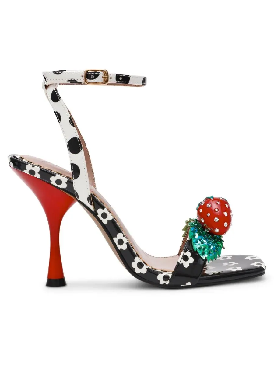 Женские сандалии-лодочки Addison Strawberry на шпильке Betsey Johnson — изображение 2 из 5, черный белый мульти