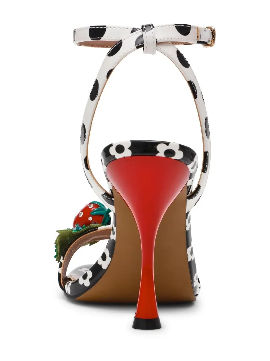 Женские сандалии-лодочки Addison Strawberry на шпильке Betsey Johnson — изображение 3 из 5, черный белый мульти