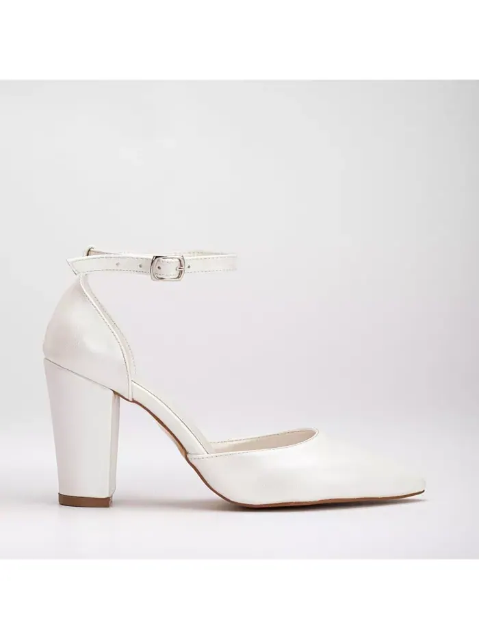 Женские туфли Gisele на закрытом мысе с квадратным каблуком Forever & Always Shoes