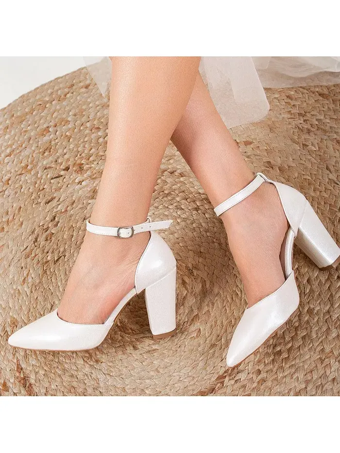 Женские туфли Gisele на закрытом мысе с квадратным каблуком Forever & Always Shoes — изображение 3 из 5, слоновая кость