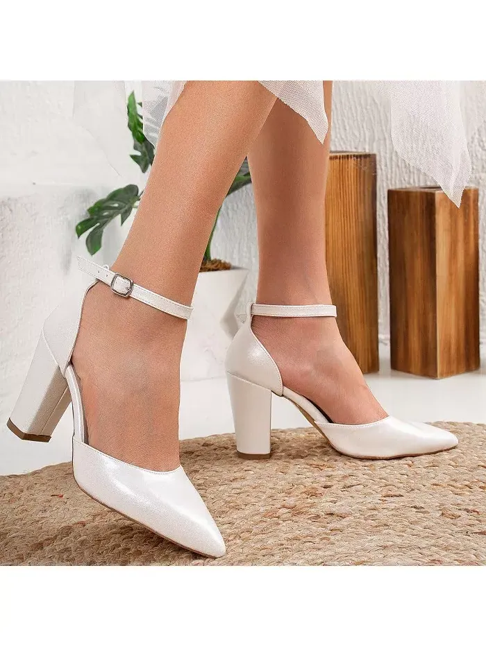 Женские туфли Gisele на закрытом мысе с квадратным каблуком Forever & Always Shoes — изображение 4 из 5, слоновая кость