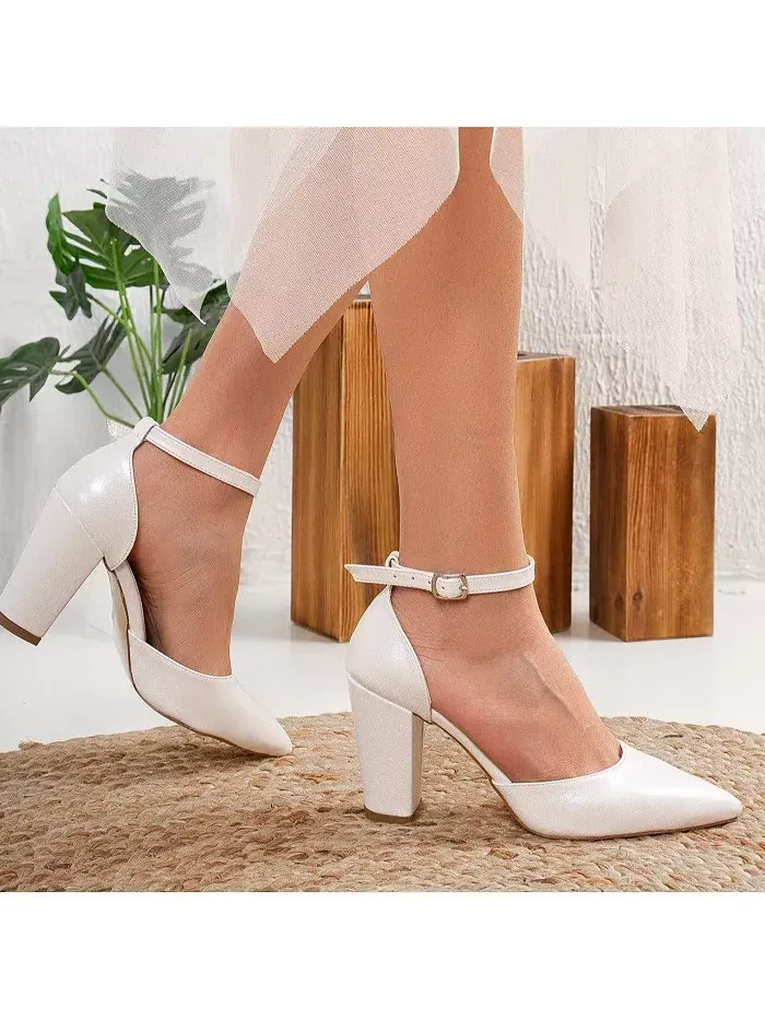 Женские туфли Gisele на закрытом мысе с квадратным каблуком Forever & Always Shoes — изображение 5 из 5, слоновая кость
