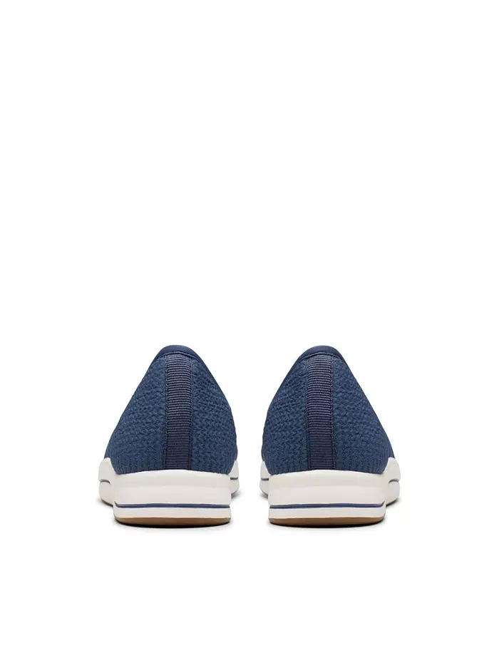 Слипоны женские Clarks Cloudsteppers Breeze Stretch — изображение 6 из 7, темно-синий