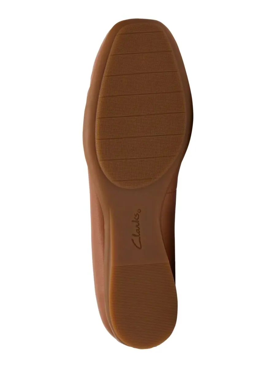 Слипоны женские Lo Clarks Jazmynn, кожаные — изображение 5 из 6, бежевый