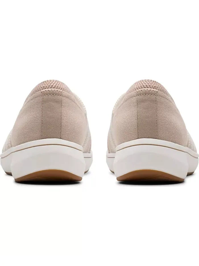 Слипоны женские Clarks Cloudsteppers Breeze Sky Mist — изображение 7 из 8, песочный