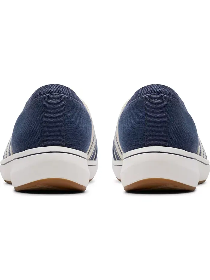 Слипоны женские Clarks Cloudsteppers Breeze Sky Mist — изображение 6 из 8, темно-синий