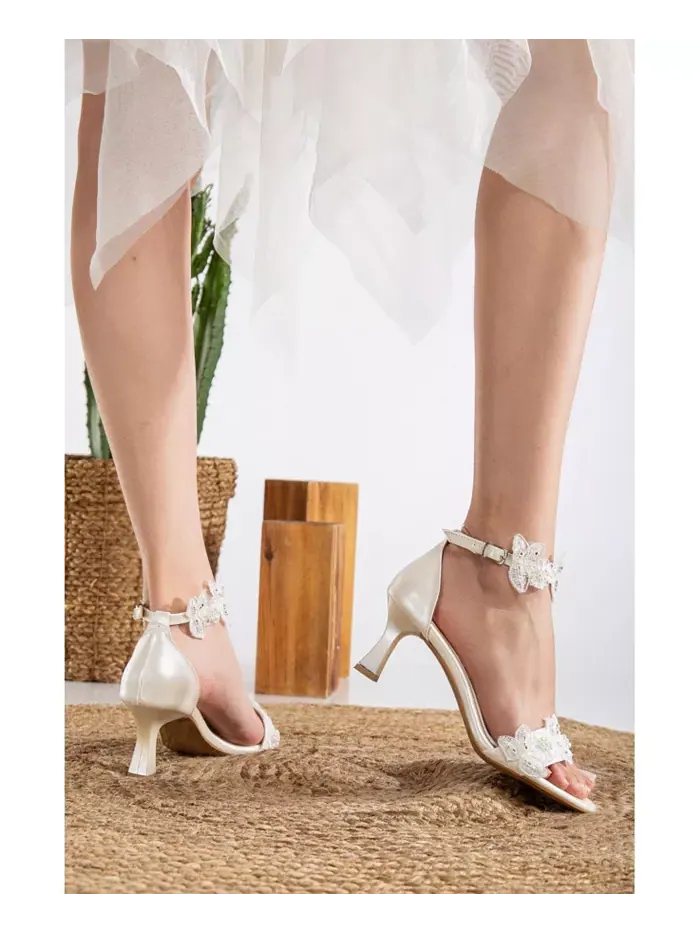 Босоножки на каблуке-рюмочке с кружевом Birdie Forever & Always Shoes — изображение 5 из 5